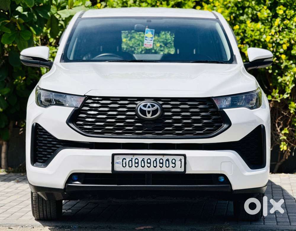 Toyota Innova Hycross 7s Option, 2024, Petrol