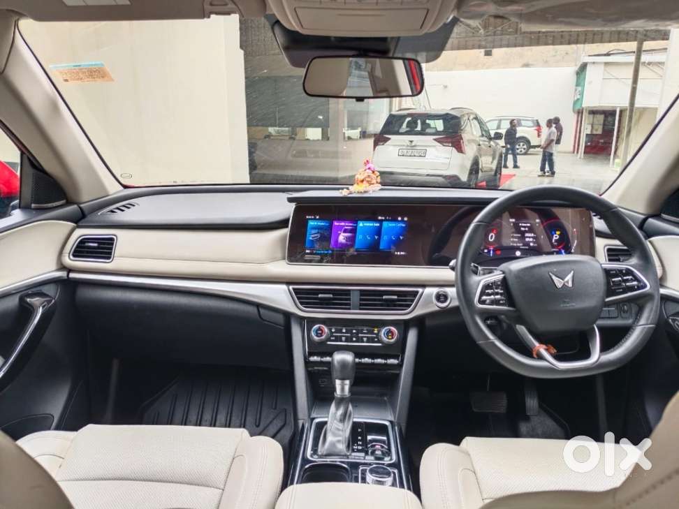 Mahindra Xuv700 2.2 Ax 7 Diesel At Luxury Pack Str, 2022, Diesel