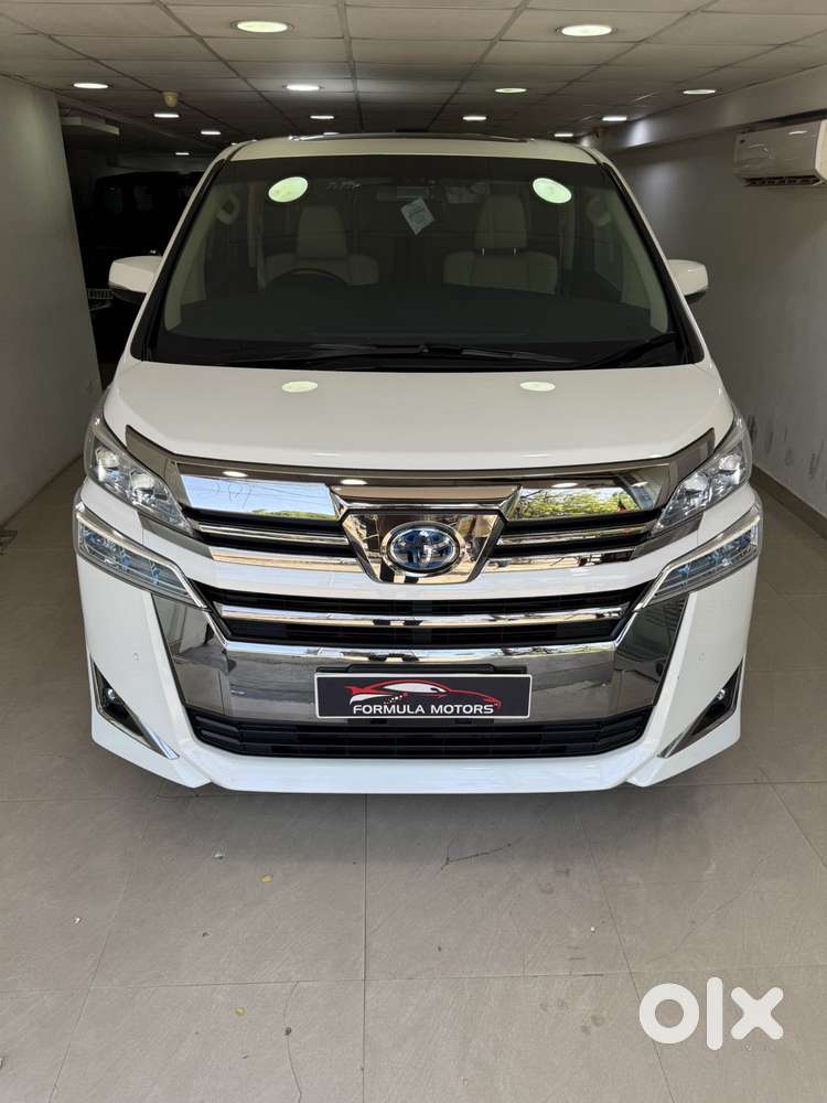 Toyota Vellfire 2.5 Executive Lounge, 2023, Petrol