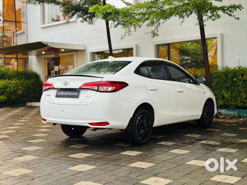 Toyota Yaris J Cvt, 2018, Petrol