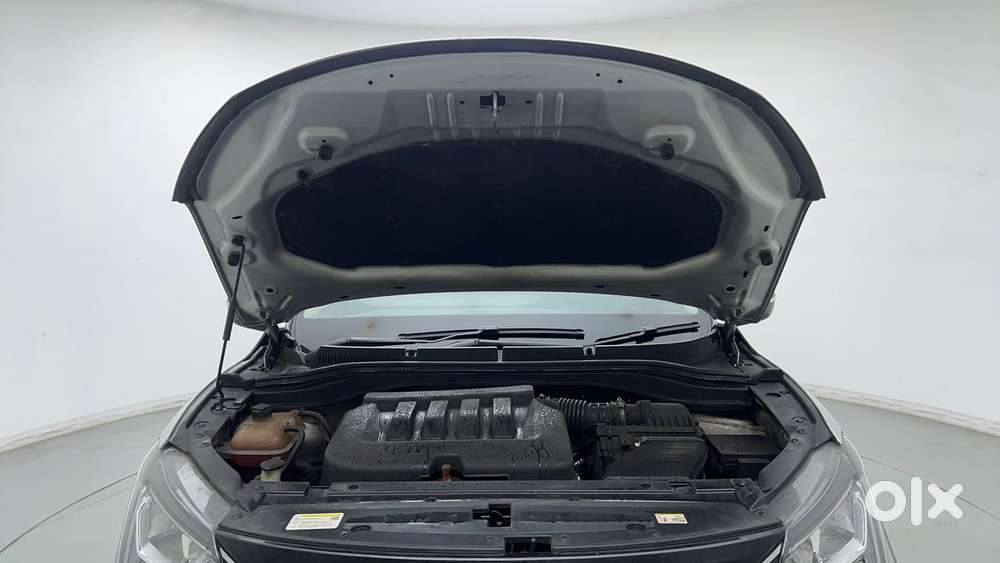 Mahindra Xuv700 2.0 Ax 3 Petrol At 5 Str, 2022, Petrol
