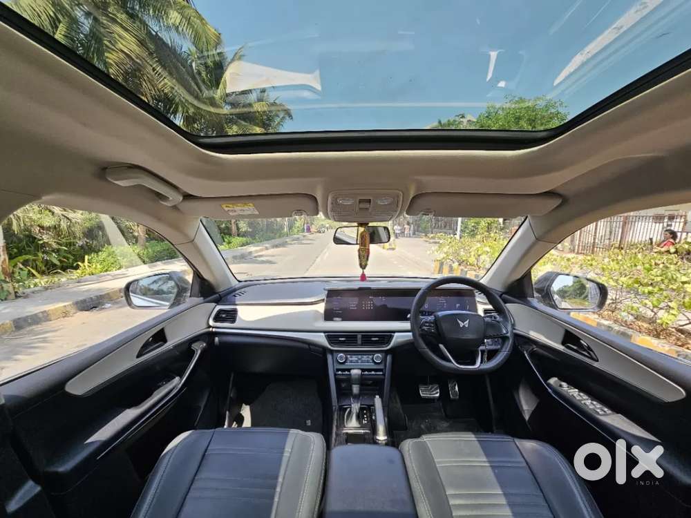 Mahindra Xuv700 2.0 Ax 5 Petrol At Str, 2022, Petrol