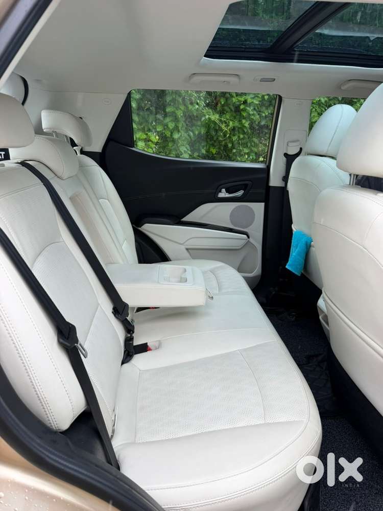 Mahindra Xuv 3xo Ax7 L At Tgdi 2025