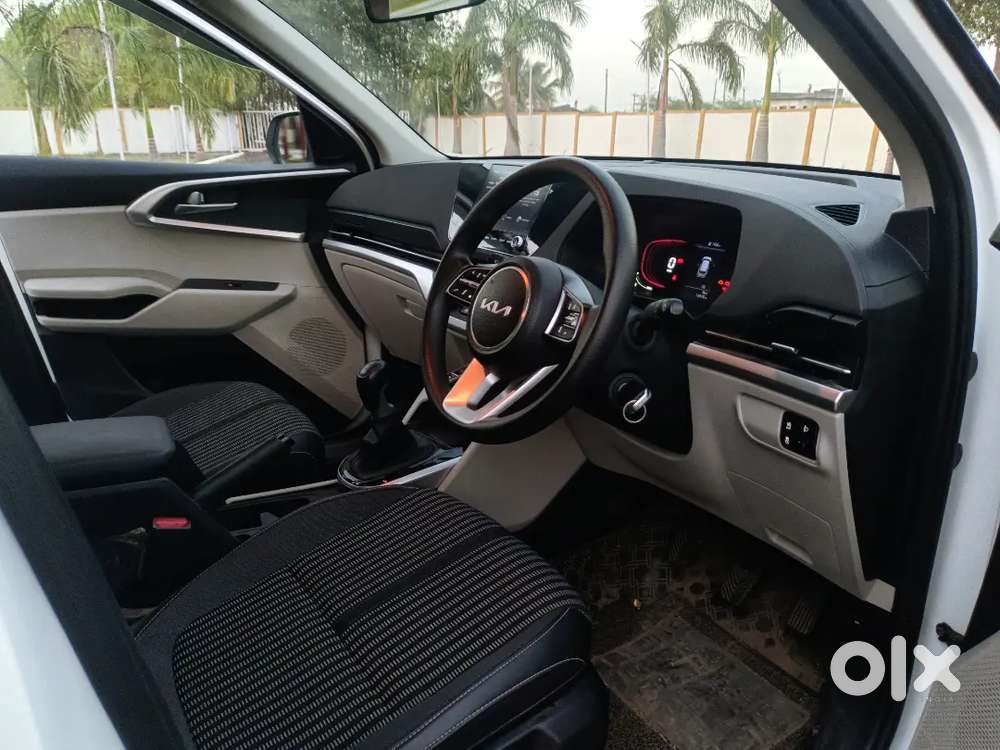 Kia Carens 2024 Petrol Good Condition