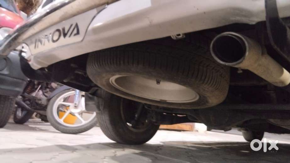 Toyota Innova 2004-2011 2.5 V Diesel 8-seater, 2011, Diesel