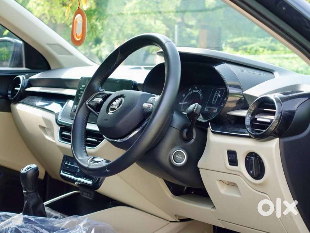 Skoda Slavia 1.0 Ambition Tsi, 2023, Petrol