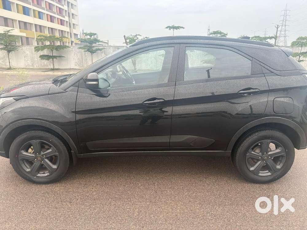 Tata Nexon 1.2 Revotron Xza Plus Luxs Red Dark Edition Amt, 2023, Pe..