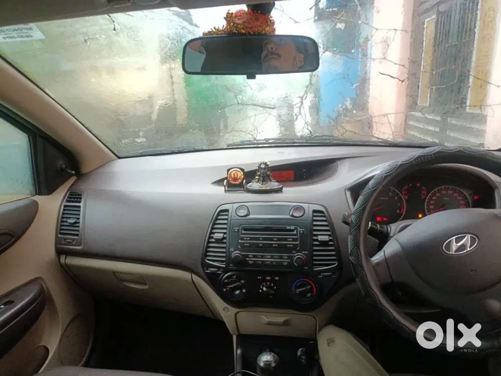 Cer Is Good Condition And All Pepar Is  Complet