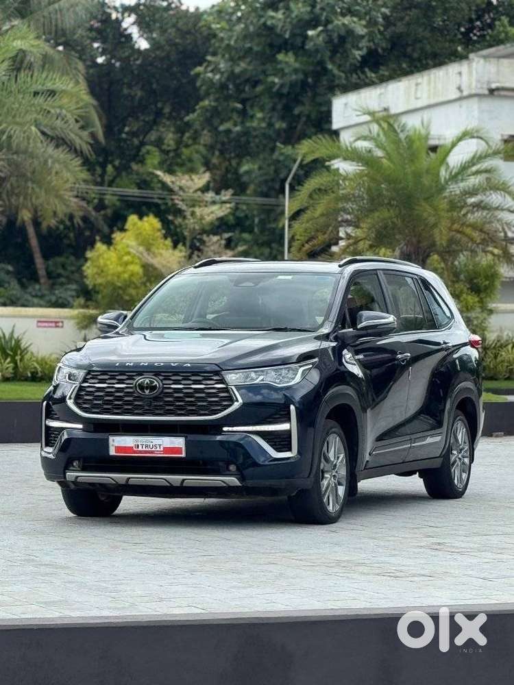 Toyota Innova Hycross 2.0 Zx (o) Hybrid 7 Str, 2025, Petrol