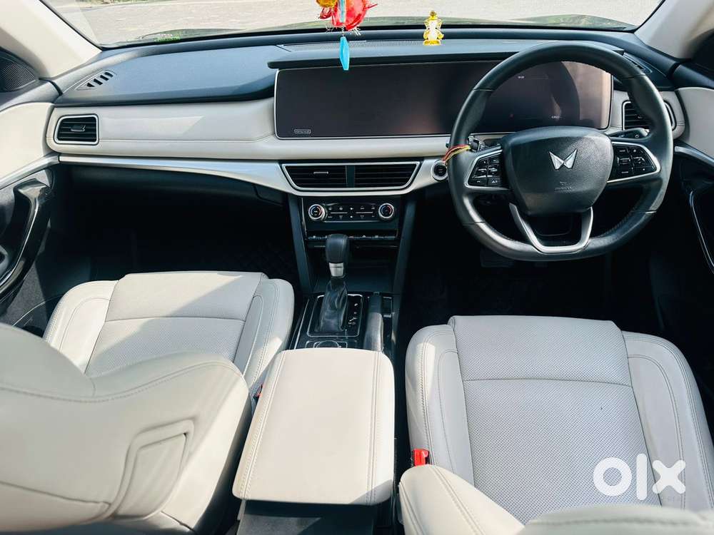 Mahindra Xuv700 2.0 Ax 7 Petrol At Str, 2022, Petrol