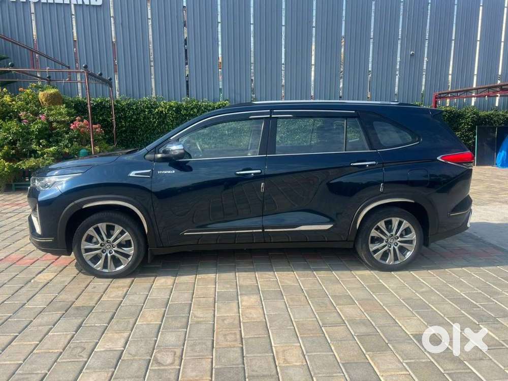 Toyota Innova Hycross 2.0 Zx (o) Hybrid 7 Str, 2023, Petrol