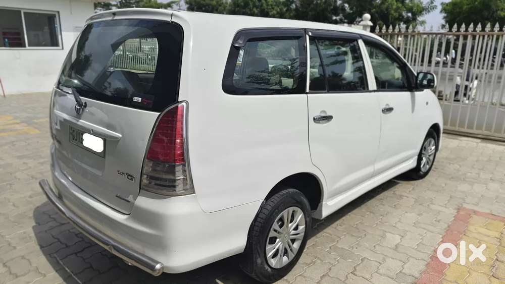 Toyota Innova 2.5 E 8 Str, 2010, Diesel
