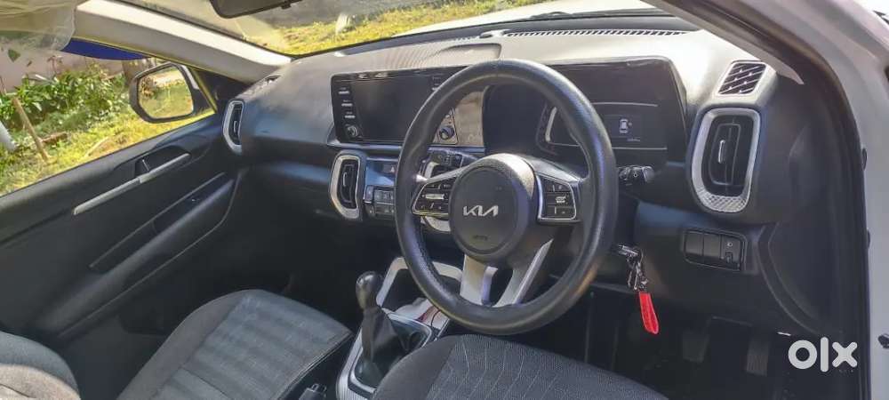 Kia Sonet 2022 Drives Ahead