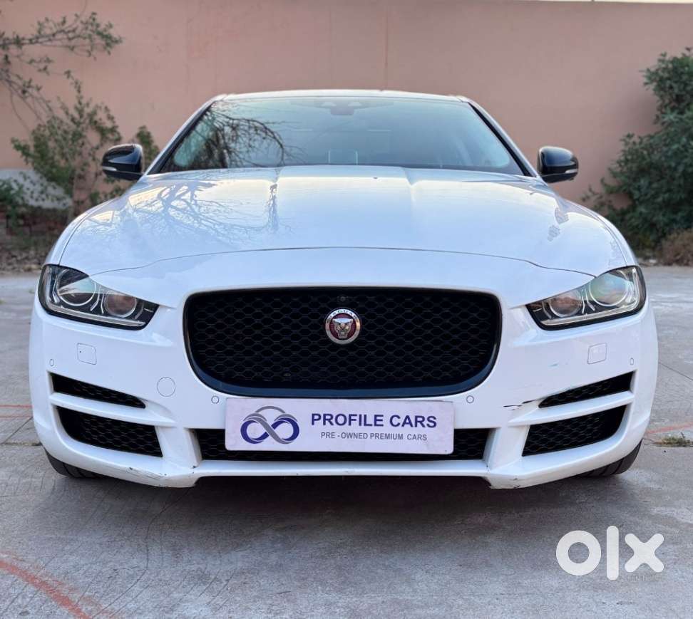 Jaguar Xe Portfolio, 2017, Petrol