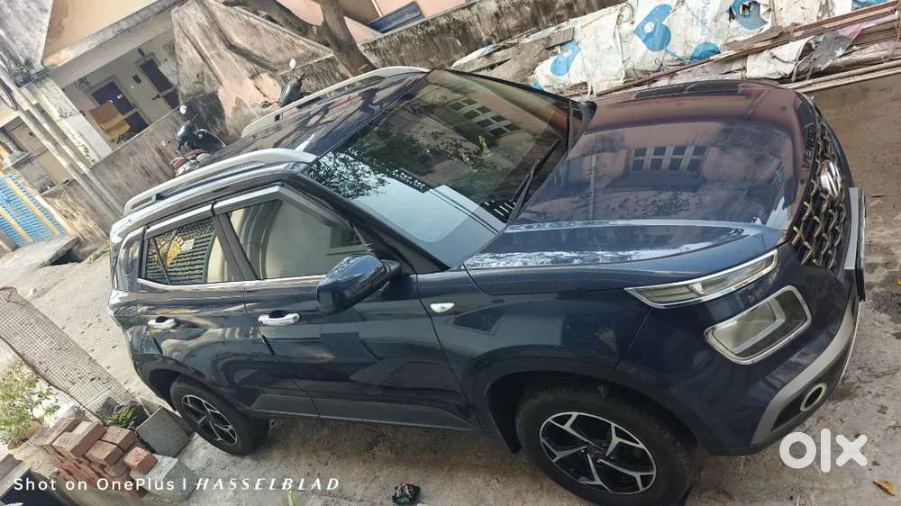 Hyundai Venue 2022 Petrol Well Maintained