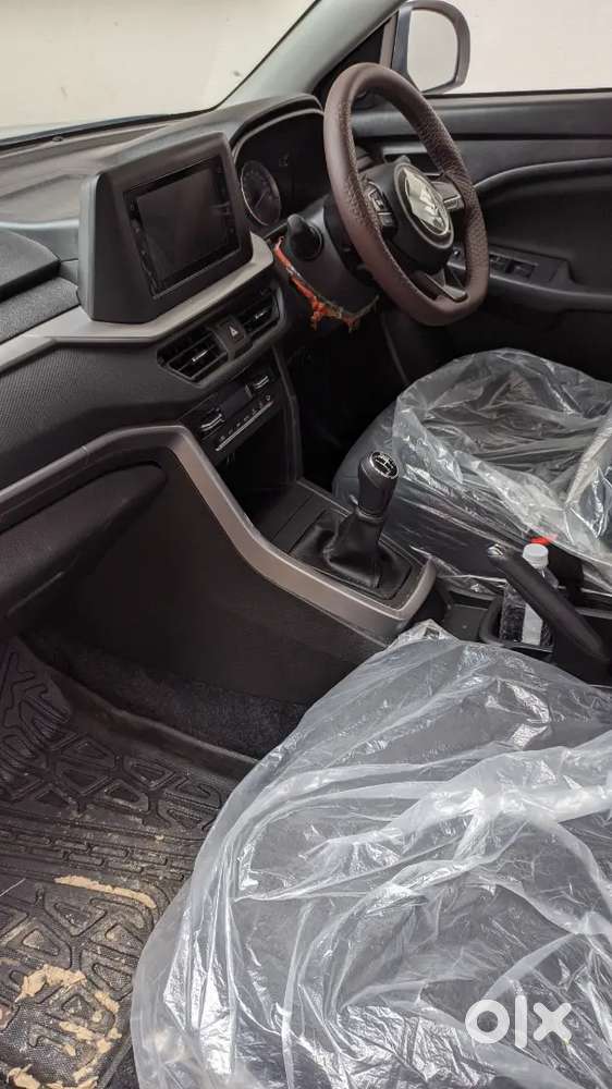 Almost New Maruti Brezza Vxi 2025 Petrol &ndash; Prime Splendid Silver