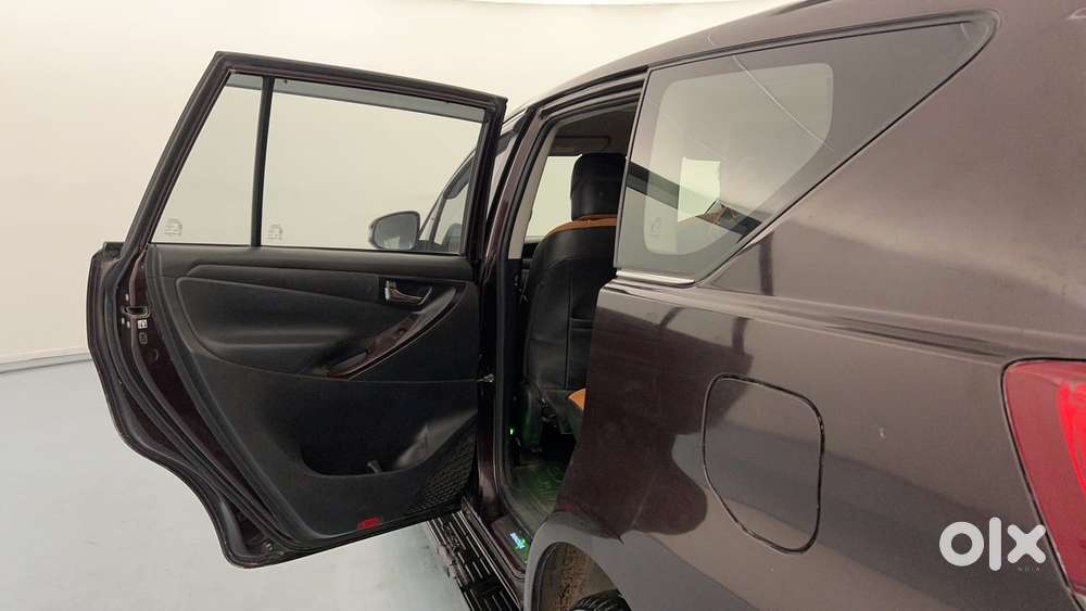 Toyota Innova Crysta 2.4 G Plus Mt 8 Str, 2019, Diesel