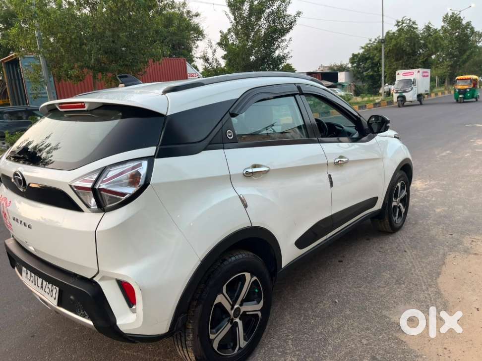 Tata Nexon 1.5 Revotorq Xza Plus (l), 2023, Petrol