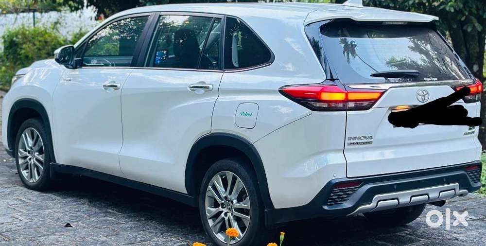 Toyota Innova Hycross 2.0 Zx (o) Hybrid 7 Str, 2023, Petrol