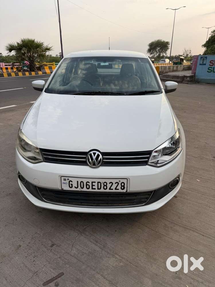 Volkswagen Vento 1.6 Mpi Auto Petrol 2011