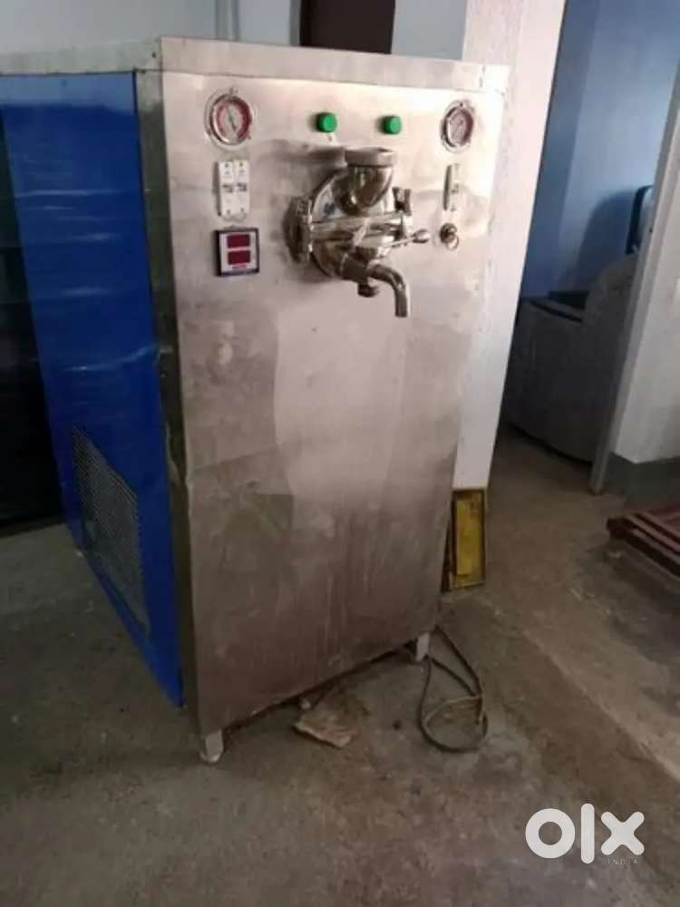 ICE CREAM CHURNER