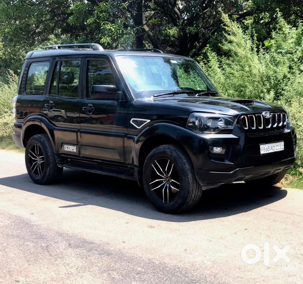 Mahindra Scorpio S10