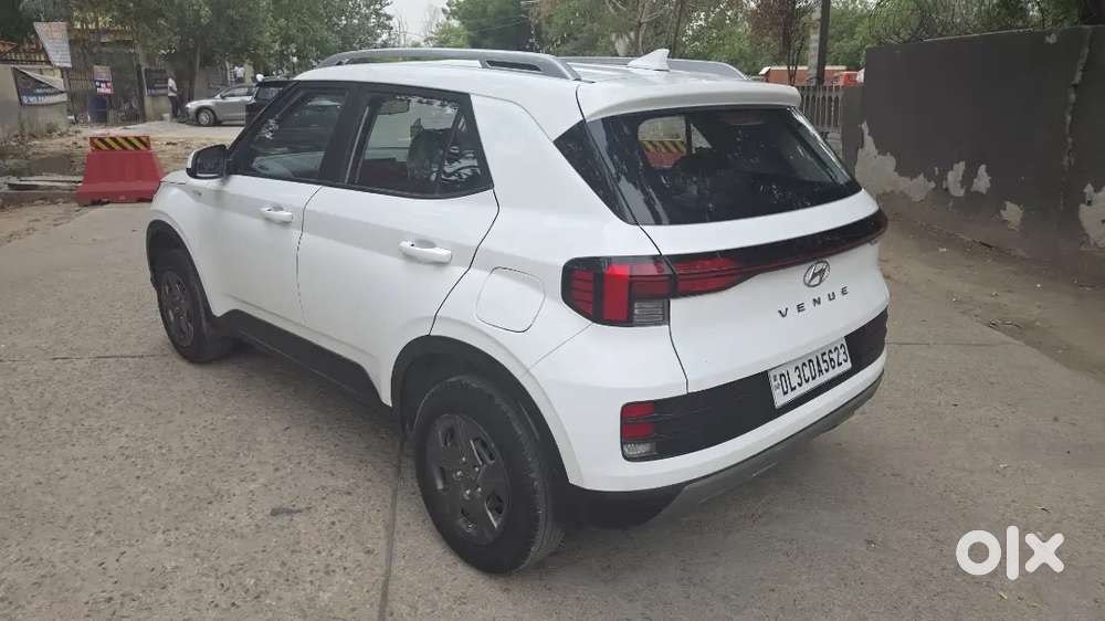 Hyundai Venue Petrol 2024
