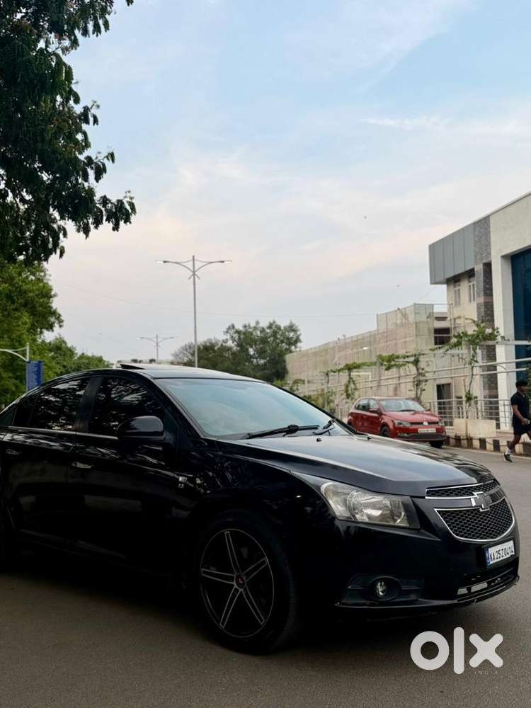 Chevrolet Cruze 2.0 Diesel With Additional Accessories  3-lakhs