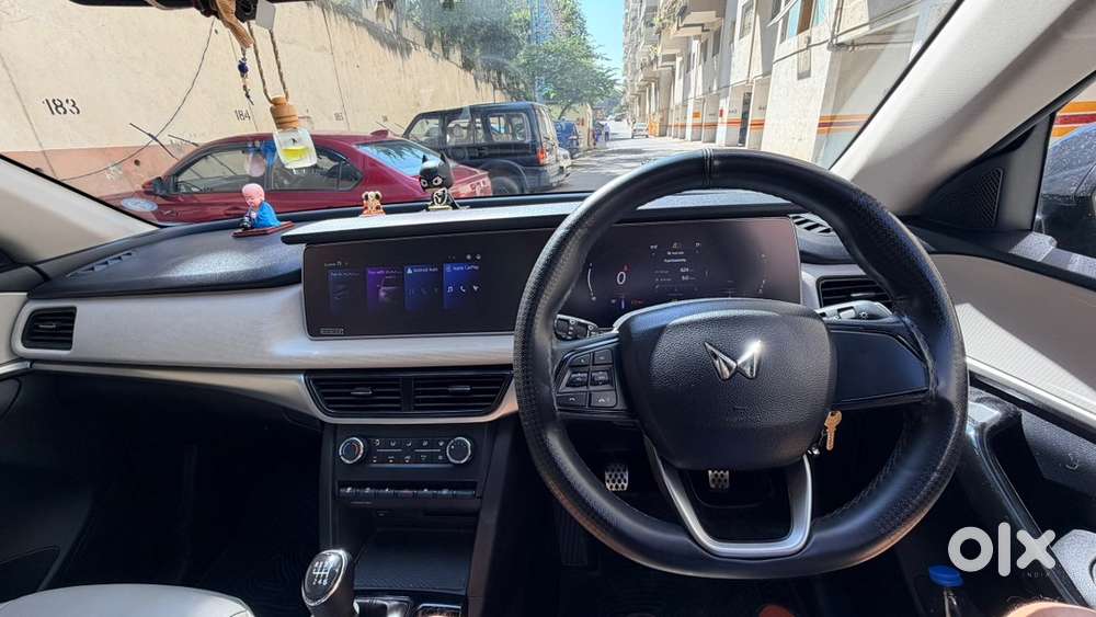Xuv700 Petrol Mt In Excellent Condition