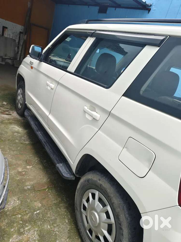 Mahindra Tuv 300 T6+ 2017