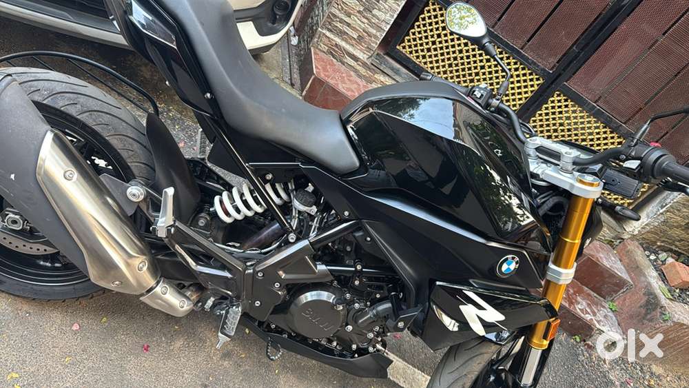 Brand new used it few times only and 1st service done by kun bmw ...