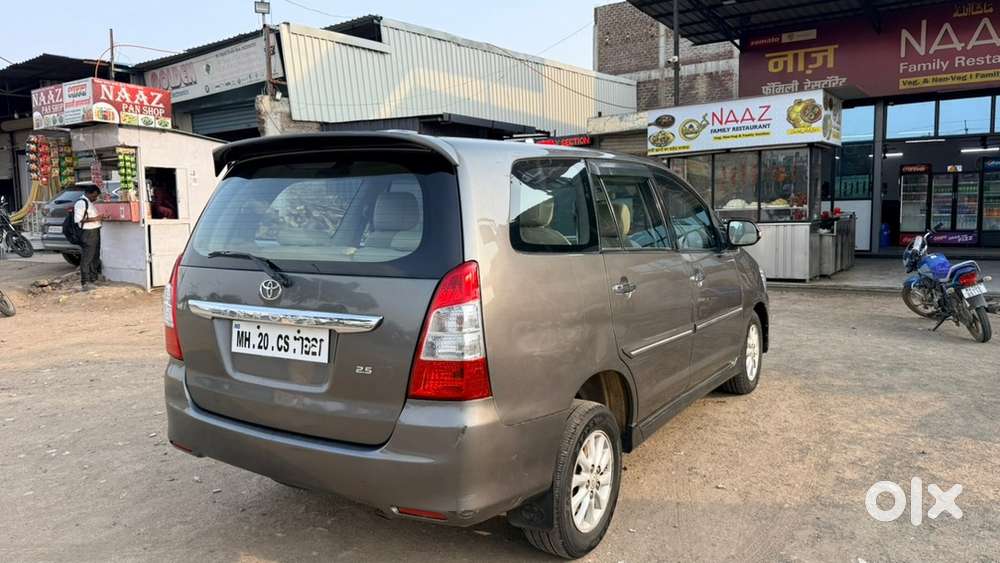 Toyota Innova 2.5 V Diesel | 1st Owner | Mh-20 Registered