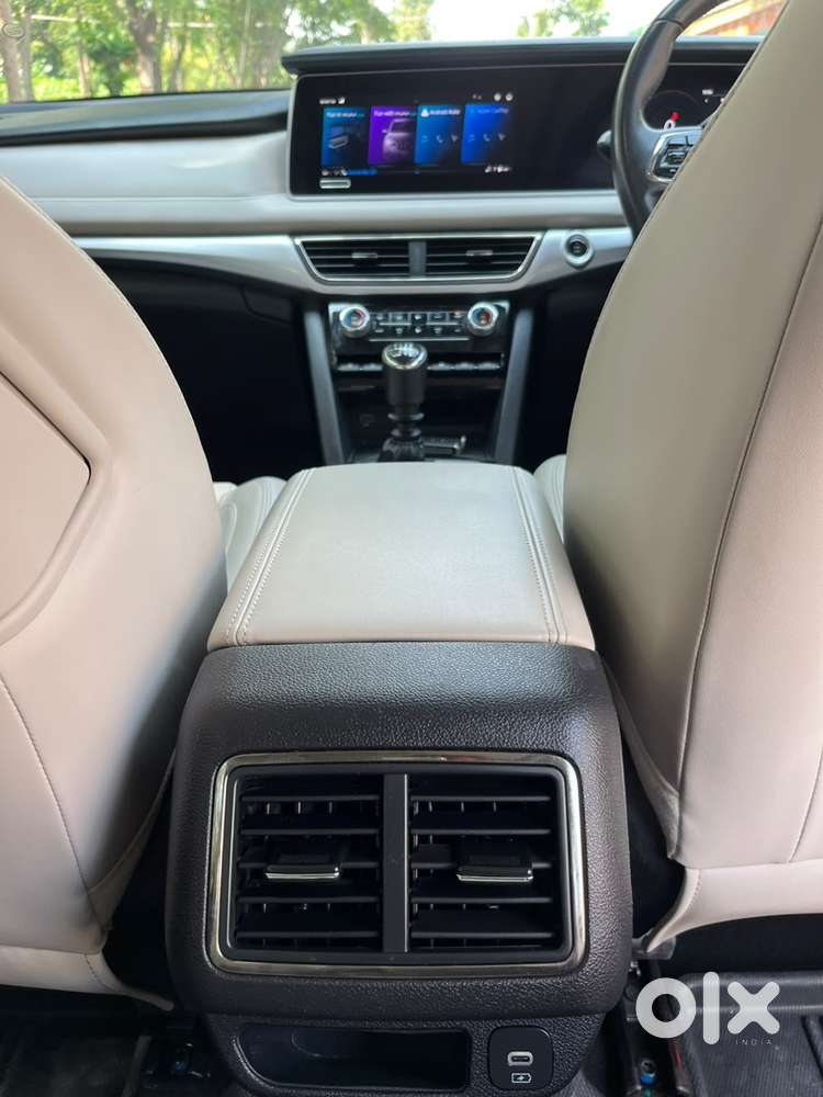 Mahindra Xuv700 2025 Ax7l Top End Diesel