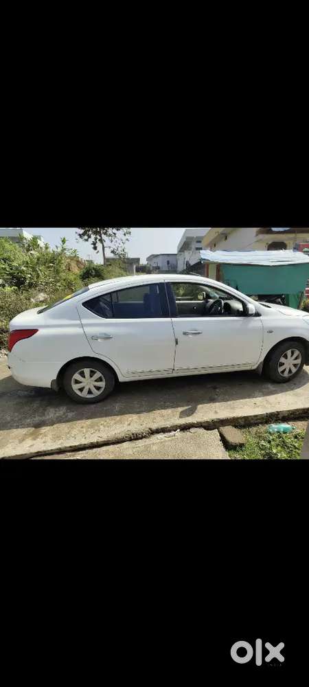 Nissan Sunny 2012