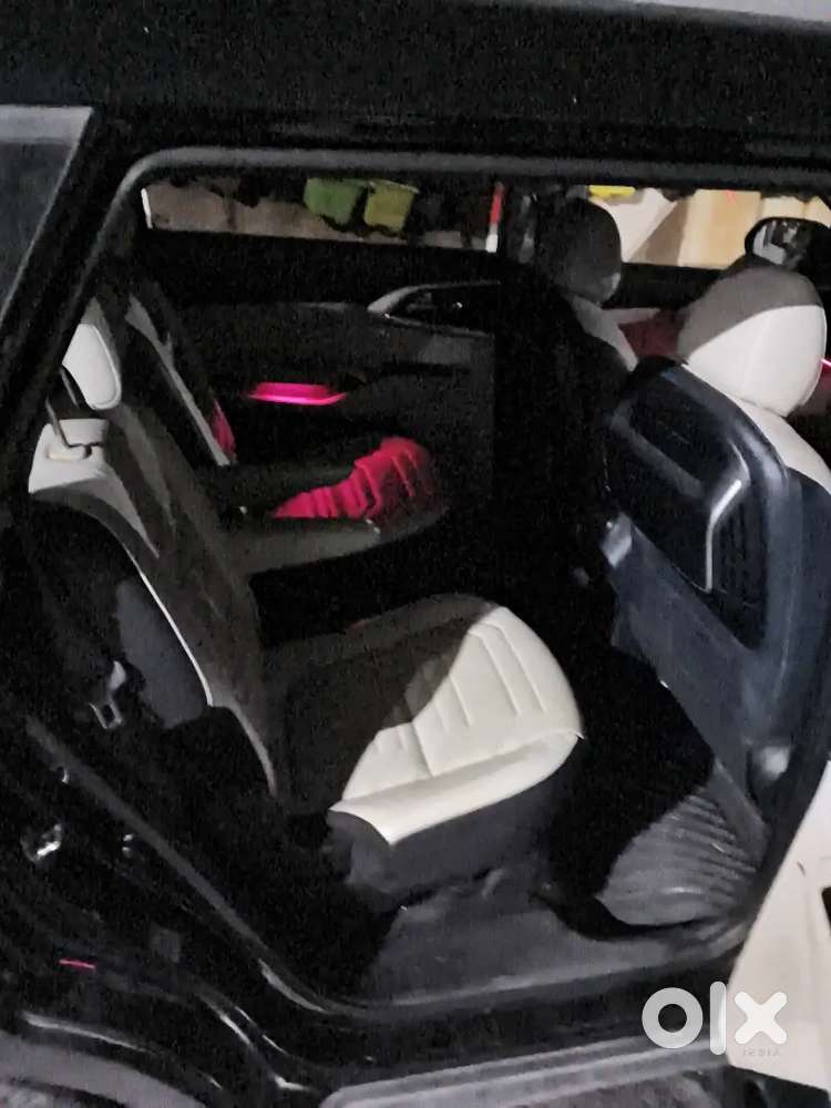 6 Seater Kia Carens