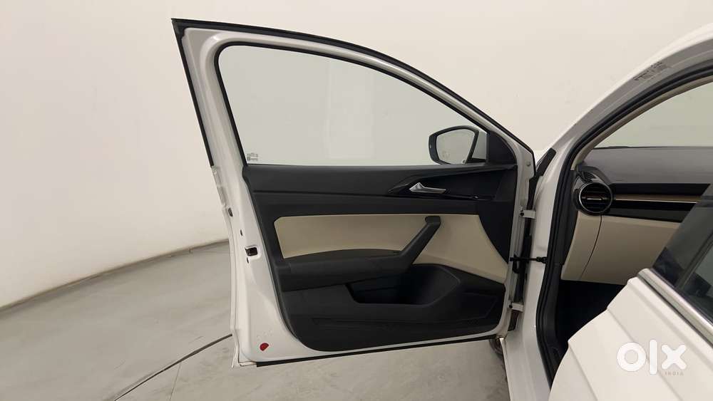 Skoda Slavia Style 1.0l Tsi At, 2022, Petrol