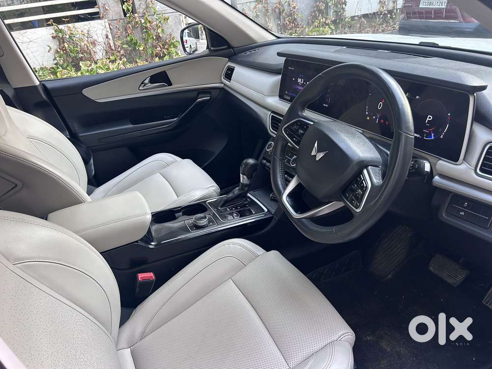 Mahindra Xuv700 2.2 Ax 7 Diesel At Luxury Pack Str, 2021, Diesel