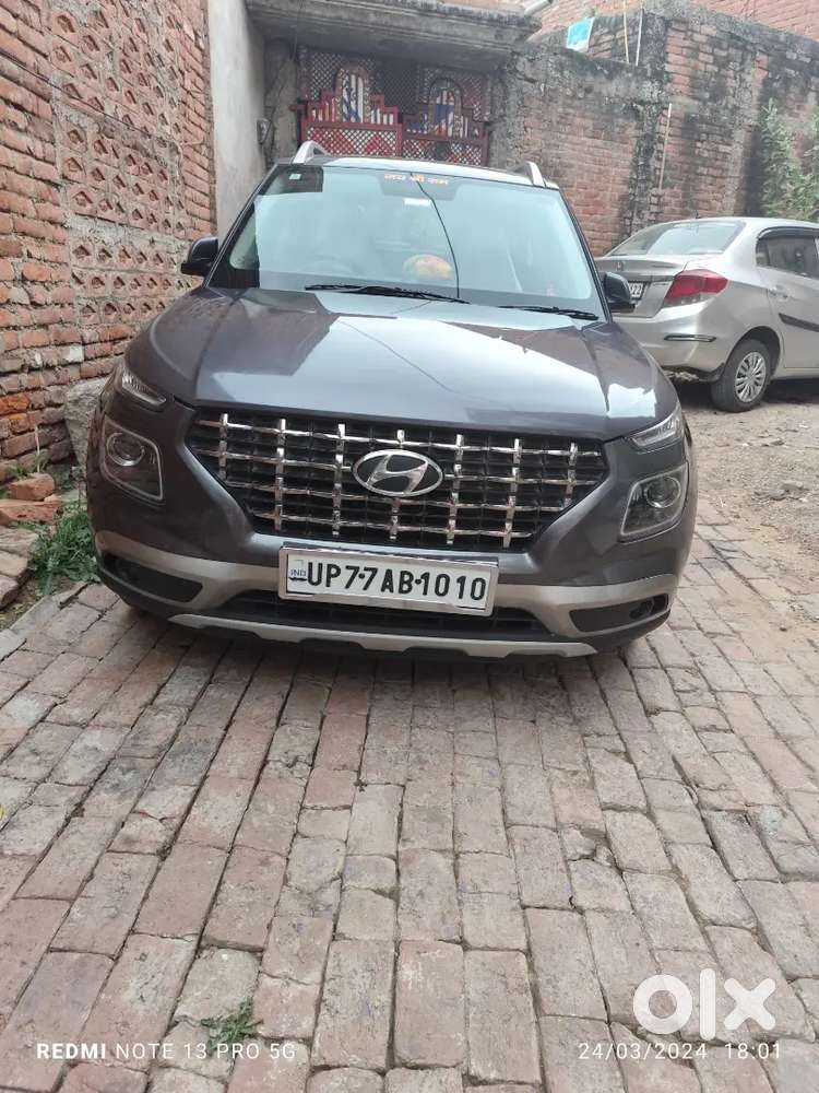 Hyundai Venue 2019 Diesel 105000 Km Driven Well Maintained.