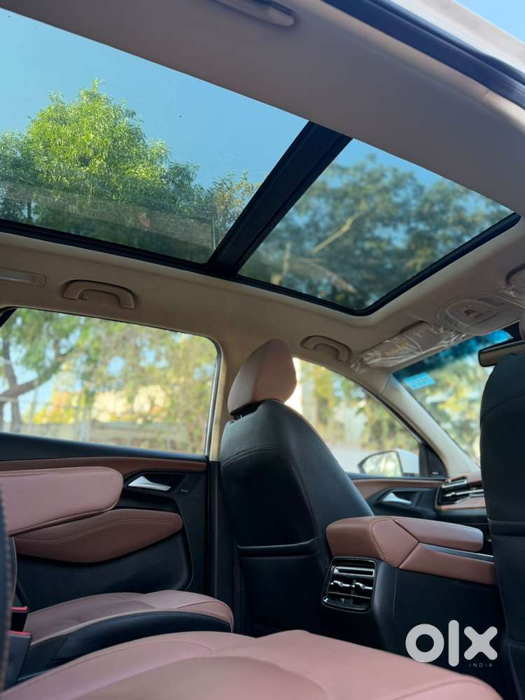 Mg Hector Plus Sharp Pro 1.5 Turbo Petrol Cvt 7 Str, 2023, Petrol