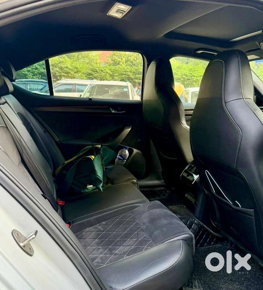 Skoda Superb Petrol 2021