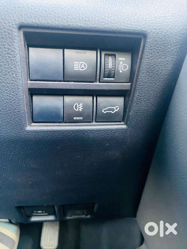 Toyota Innova Hycross 2.0 Zx (o) Hybrid 7 Str, 2024, Petrol