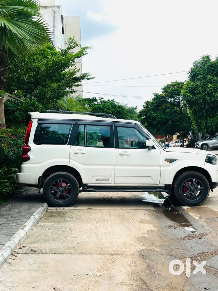 Mahindra Scorpio Classic 2016