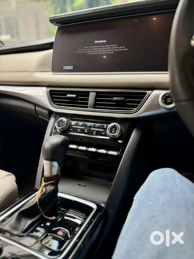 Mahindra Xuv700 2.0 Ax 7 Petrol At Str, 2024, Petrol