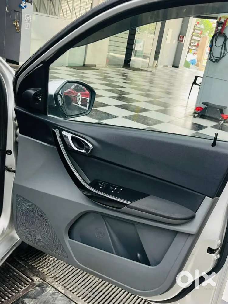 Tata Tigor Petrol 2018 Variant Last Year