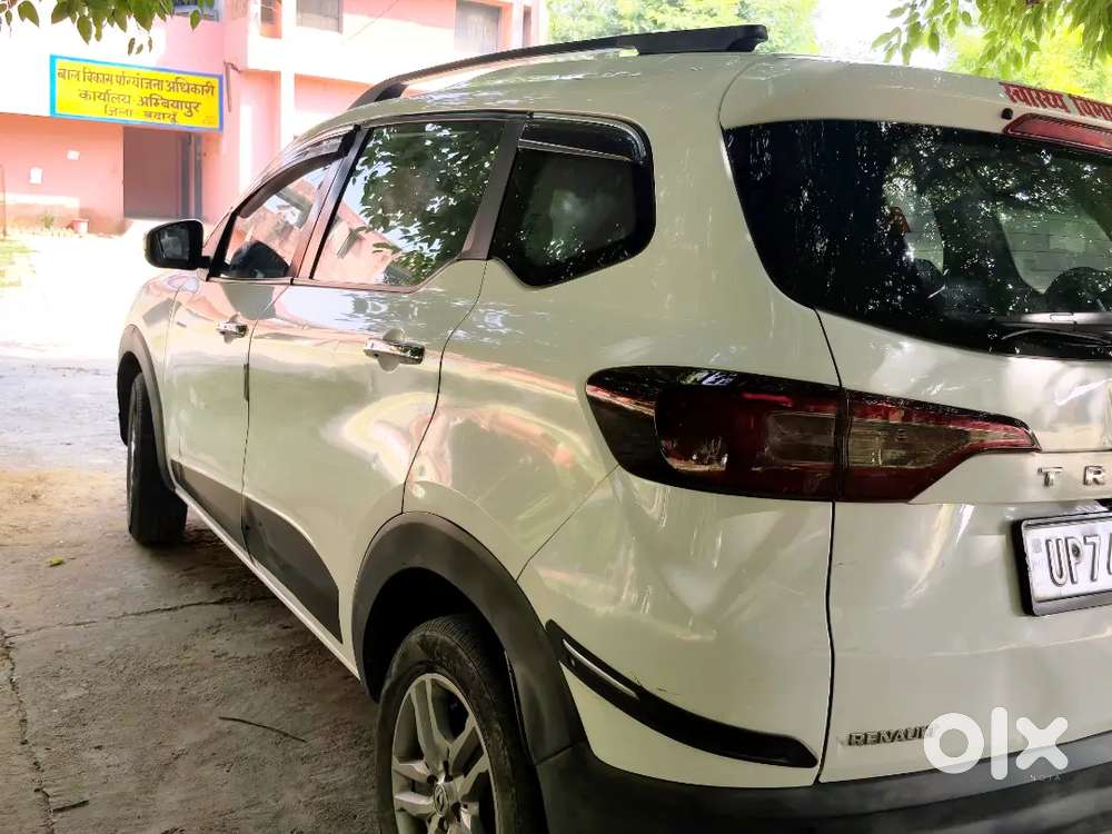 One Hand Care Tracking Car