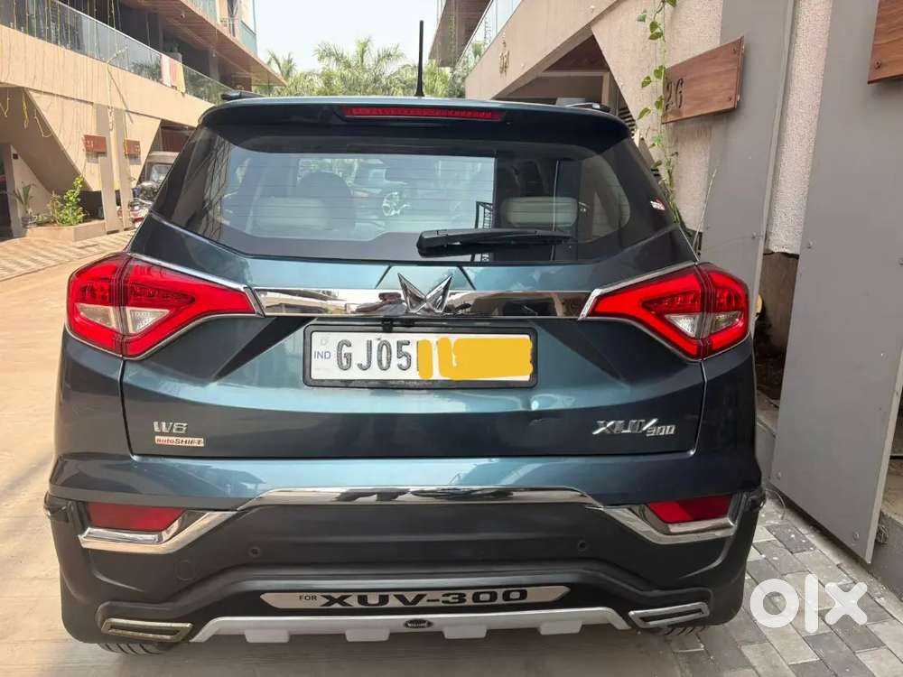 Mahindra Xuv300 2023 Petrol Well Maintained