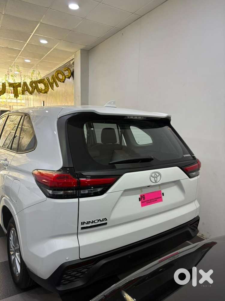 Toyota Innova Hycross 2026 Petrol 0 Km Driven