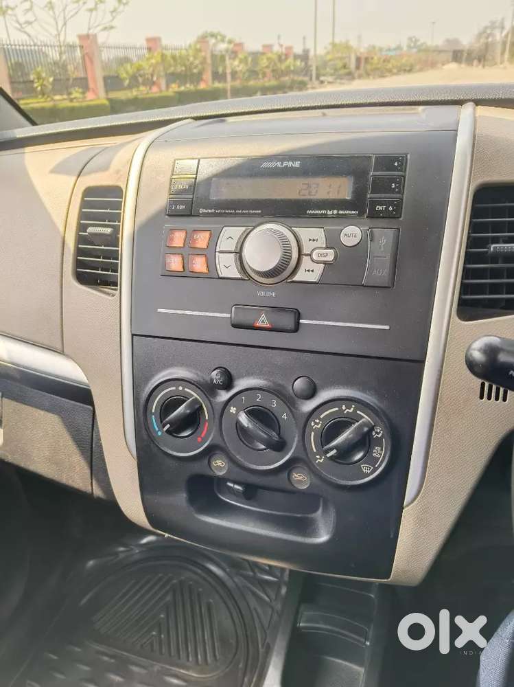 Showroom Condition Wagonr 2014 Green Cng For Sale