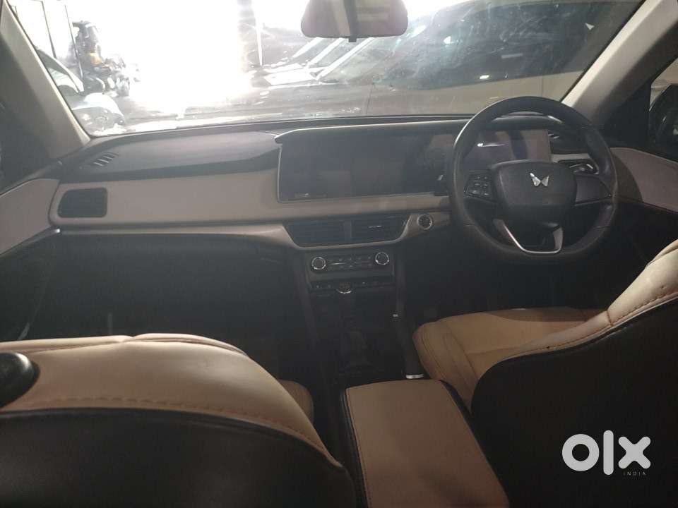 Mahindra Xuv700 2.2 Ax 5 Diesel At 7 Str, 2024, Diesel