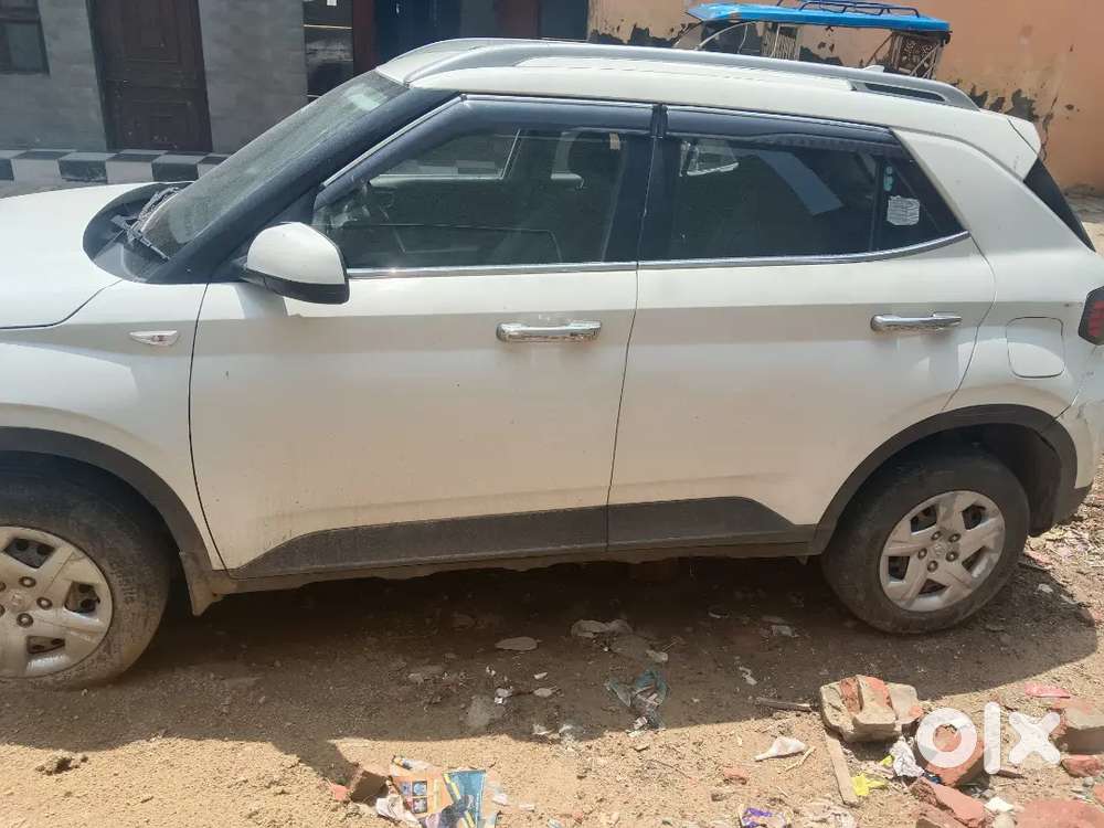 Hyundai Venue 2022 Petrol 60500 Km Driven